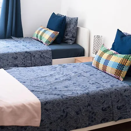 Hostel By Port *