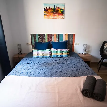 Hostel By Port *