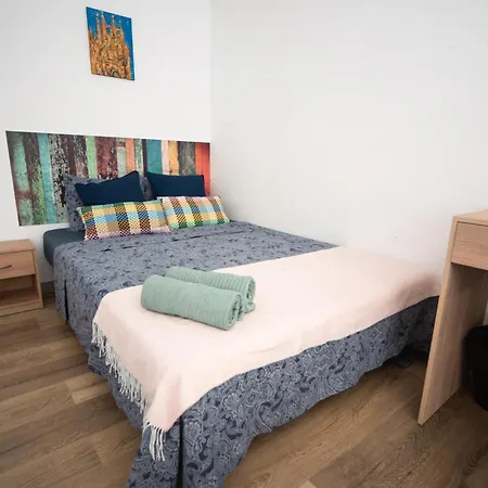 By Port Hostel Barcelona
